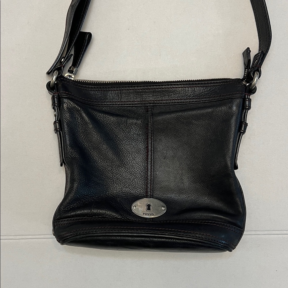 VINTAGE FOSSIL MADDOX BLACK PEBBLED LEATHER BUCKET BAG ZIP CLOSURE CROSSBODY - Picture 3 of 16